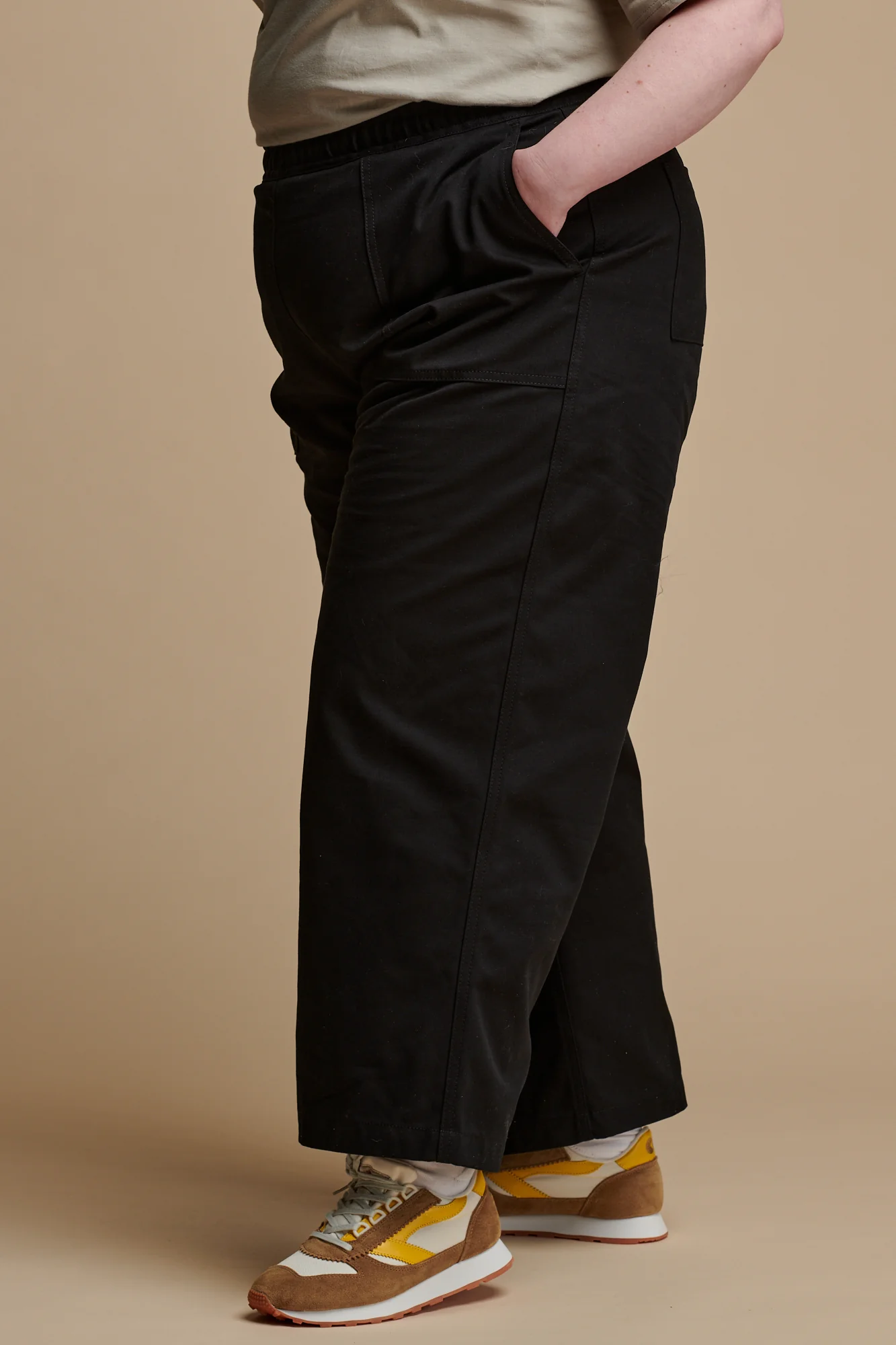Camerawoman Drawstring Tapered Cotton Canvas Trousers - Black - Image 3