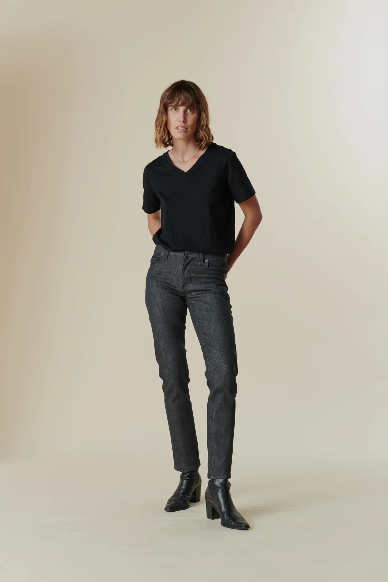 Women's Straight Leg Mid Rise Denim Jeans - Black - Image 4