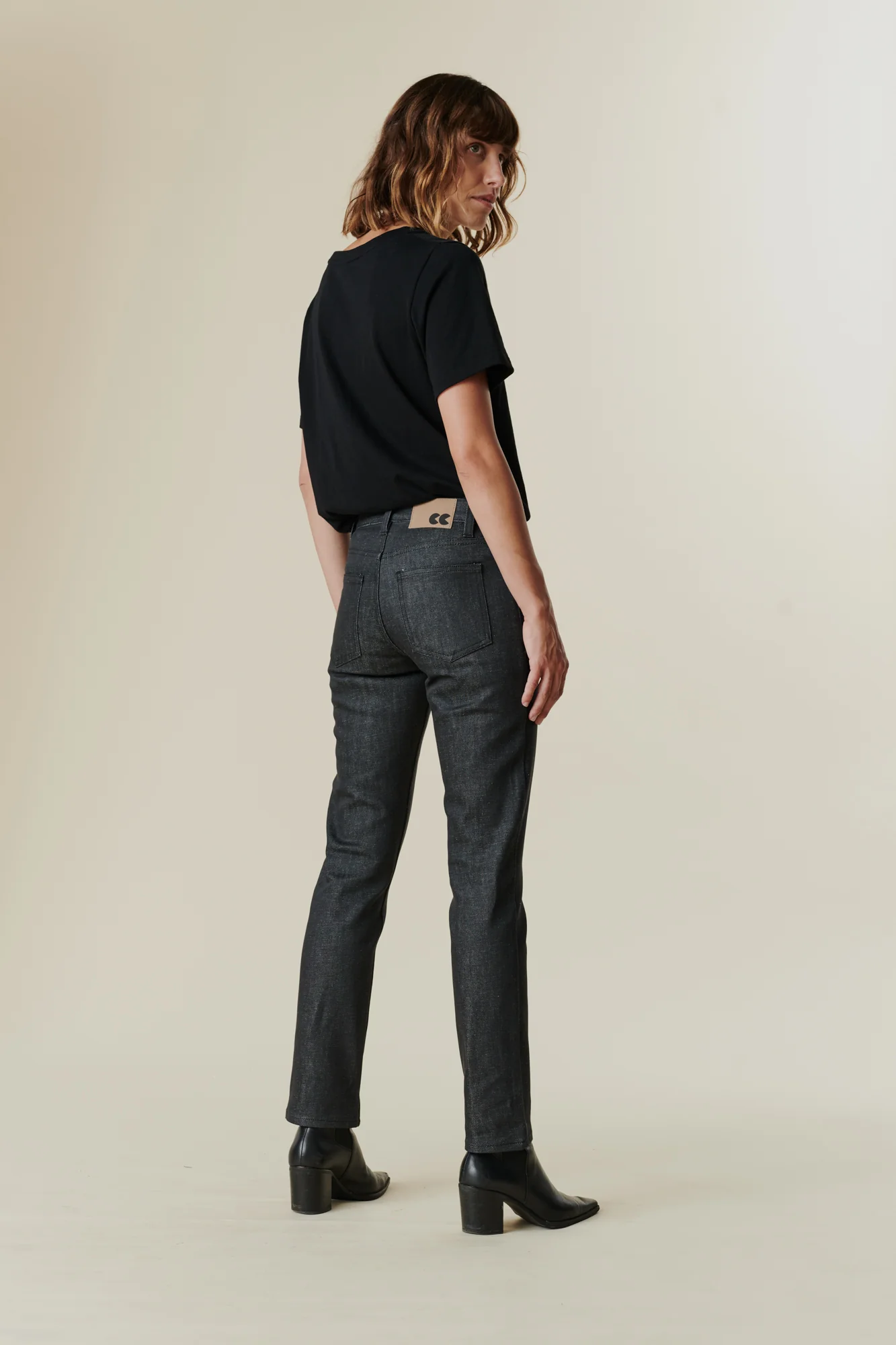 Women's Straight Leg Mid Rise Denim Jeans - Black - Image 5