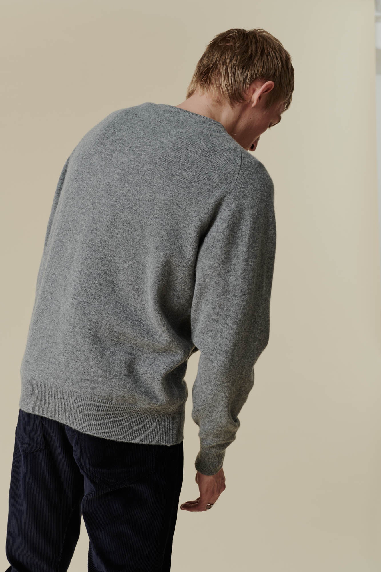 Men's Lambswool Saddle Shoulder Crew Neck - Grey - Image 3