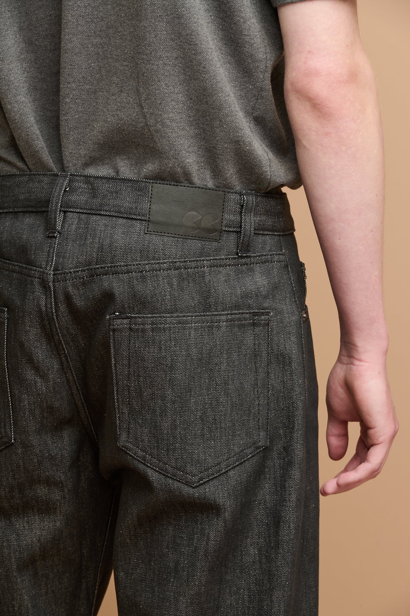 Men's Arran Loose Fit Button Fly Denim Jean - Black - Image 4
