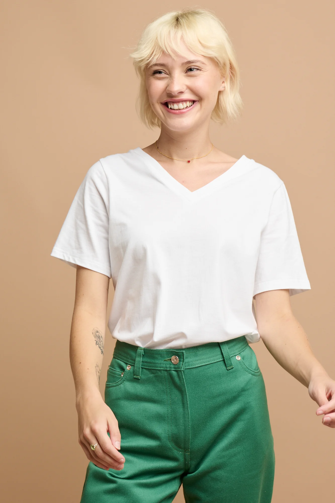 Women's Short Sleeve V-neck T Shirt - White - Image 4