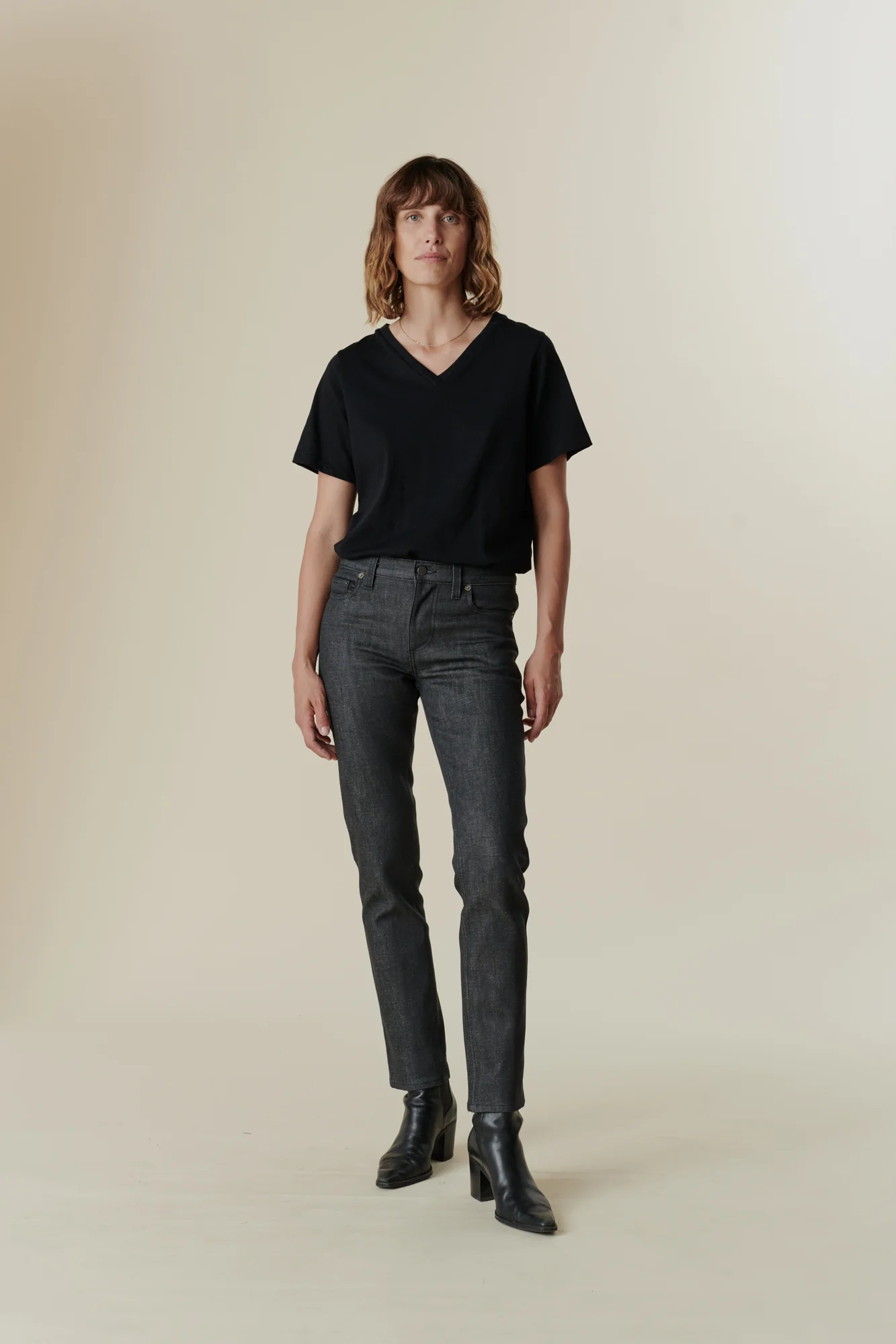 Women's Short Sleeve V-Neck T Shirt - Black - Image 3