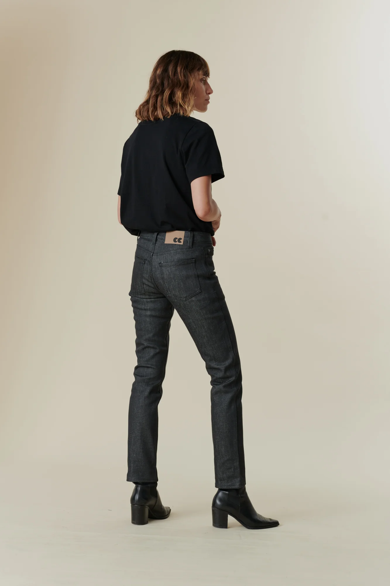 Women's Short Sleeve V-Neck T Shirt - Black - Image 4