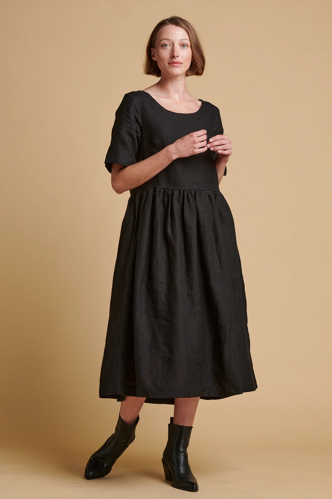 Women's Crew Neck Gathered Dress - Black Linen - Image 4