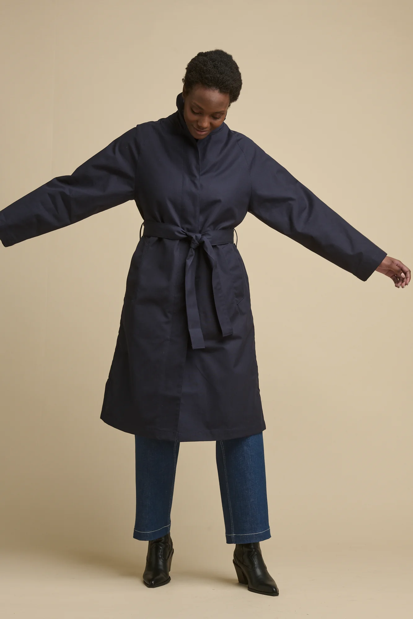 Women's Frances Belted Raglan Raincoat - Navy - Image 6