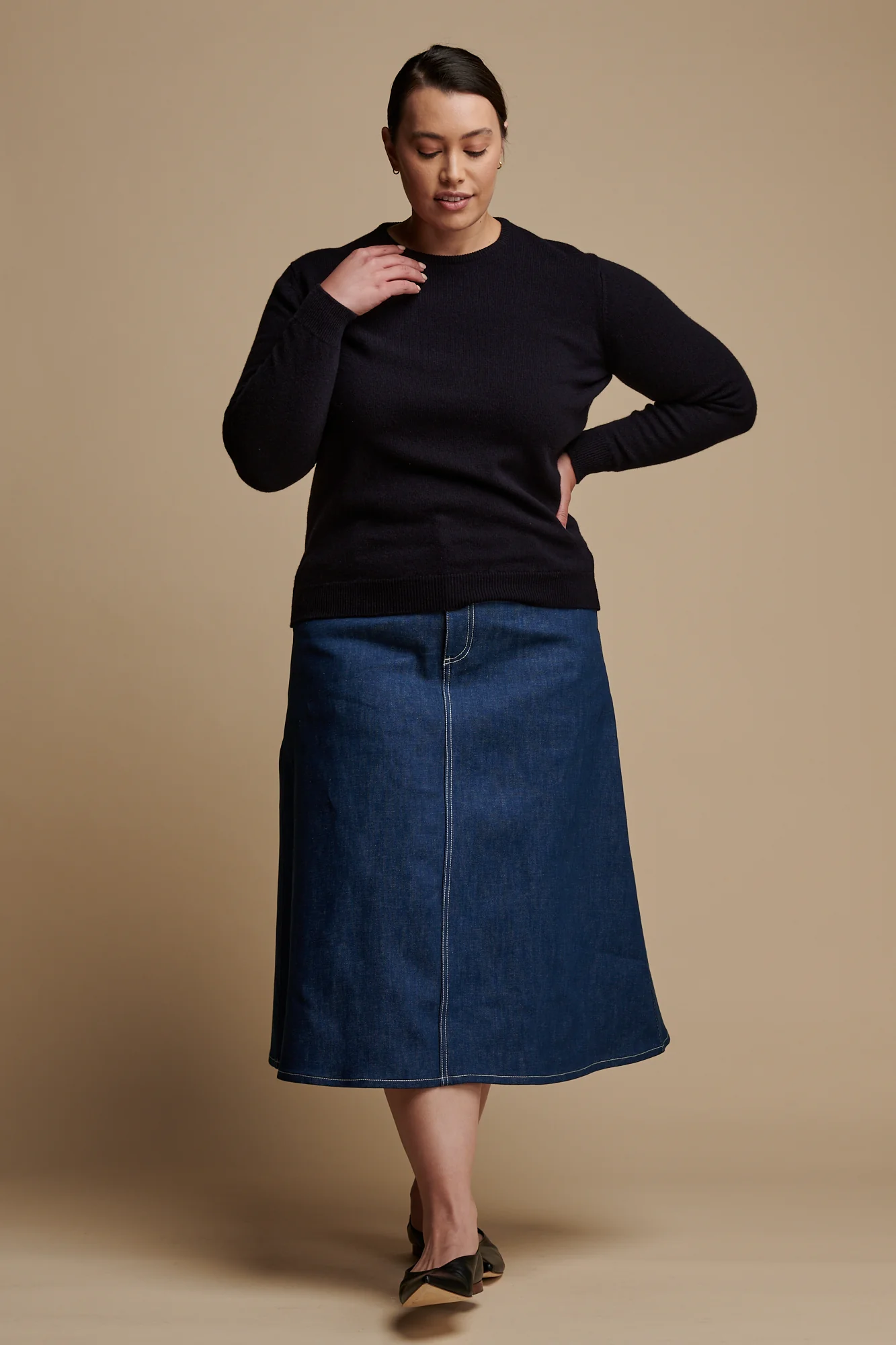 Women's Lambswool Crew Neck - Navy - Image 4