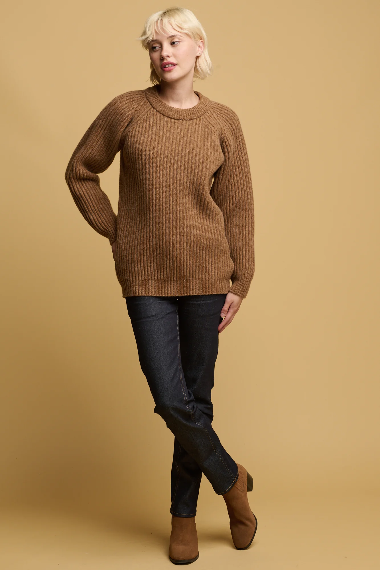 Women's Lambswool Fisherman Ribbed Jumper - Dark Camel - Image 3