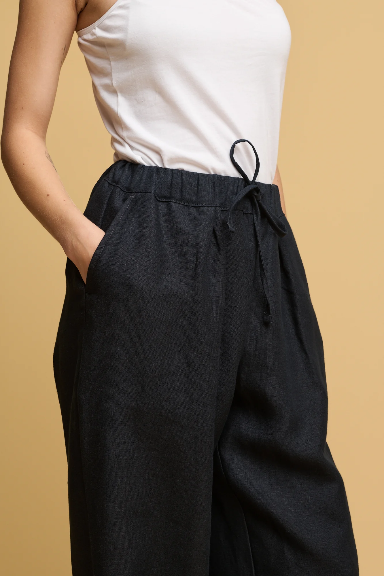 Women's Lorna Elasticated Waist Linen Trouser - Navy - Image 2
